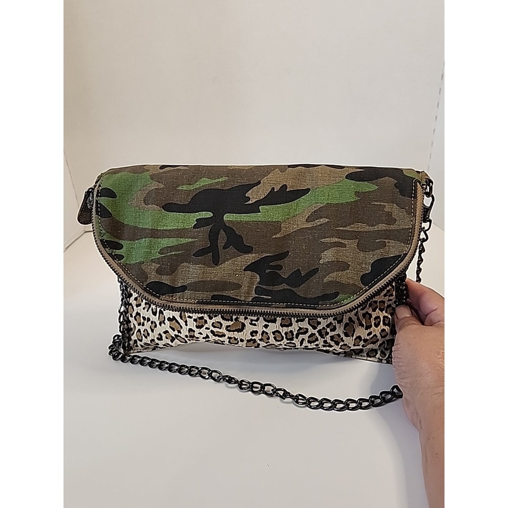 Deena & Ozzy Camouflage And Leopard Clutch Purse W/ Removable Chain Strap - Picture 4 of 16